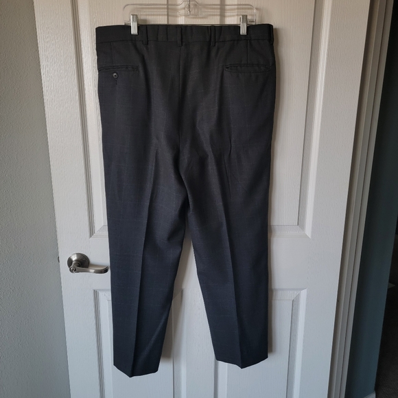 Jos A. Bank Suit Travelers Collection Mens 42R Jacket 38W x 28L Flat Front Pants - Picture 11 of 15